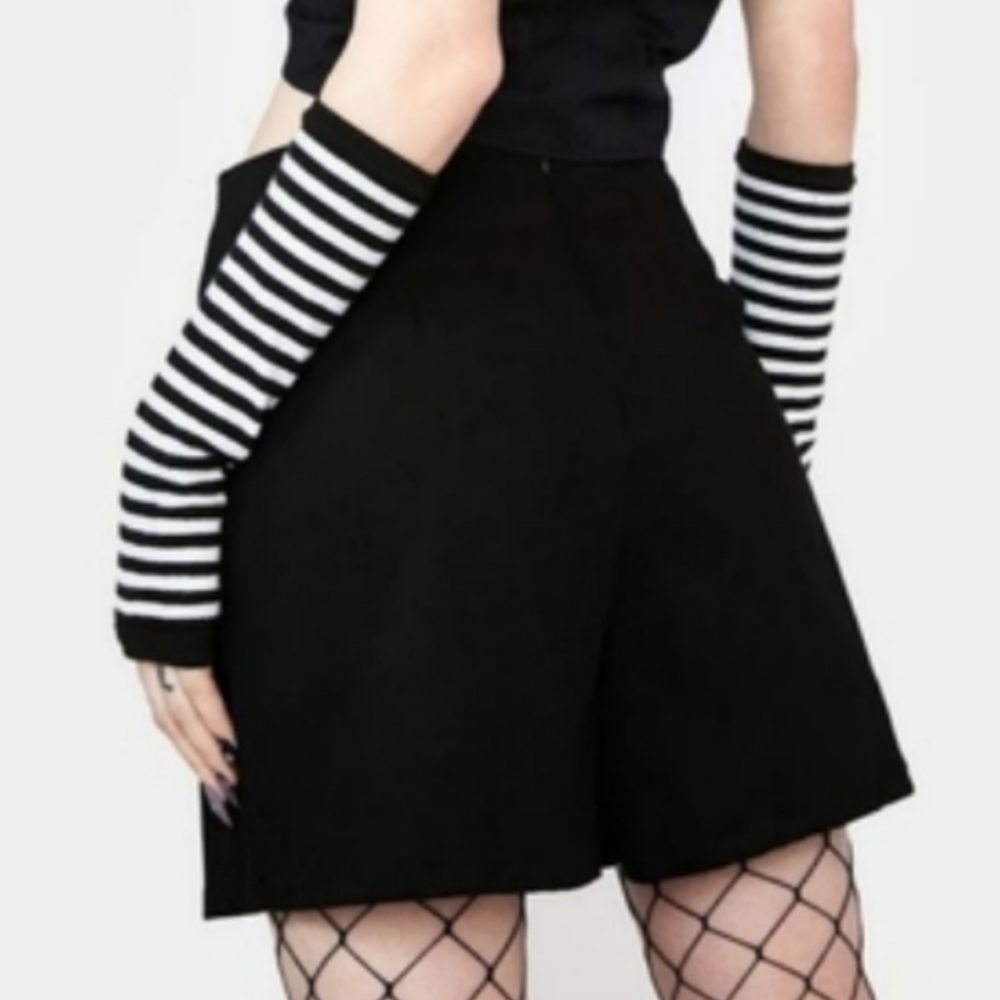 Black Friday Green Contrast Buckle Skort - Picture 3 of 3